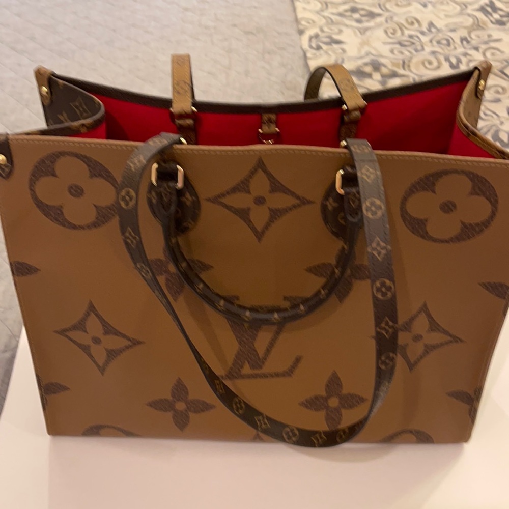 Louis Vuitton ON THE GO GM.  It is the GM!